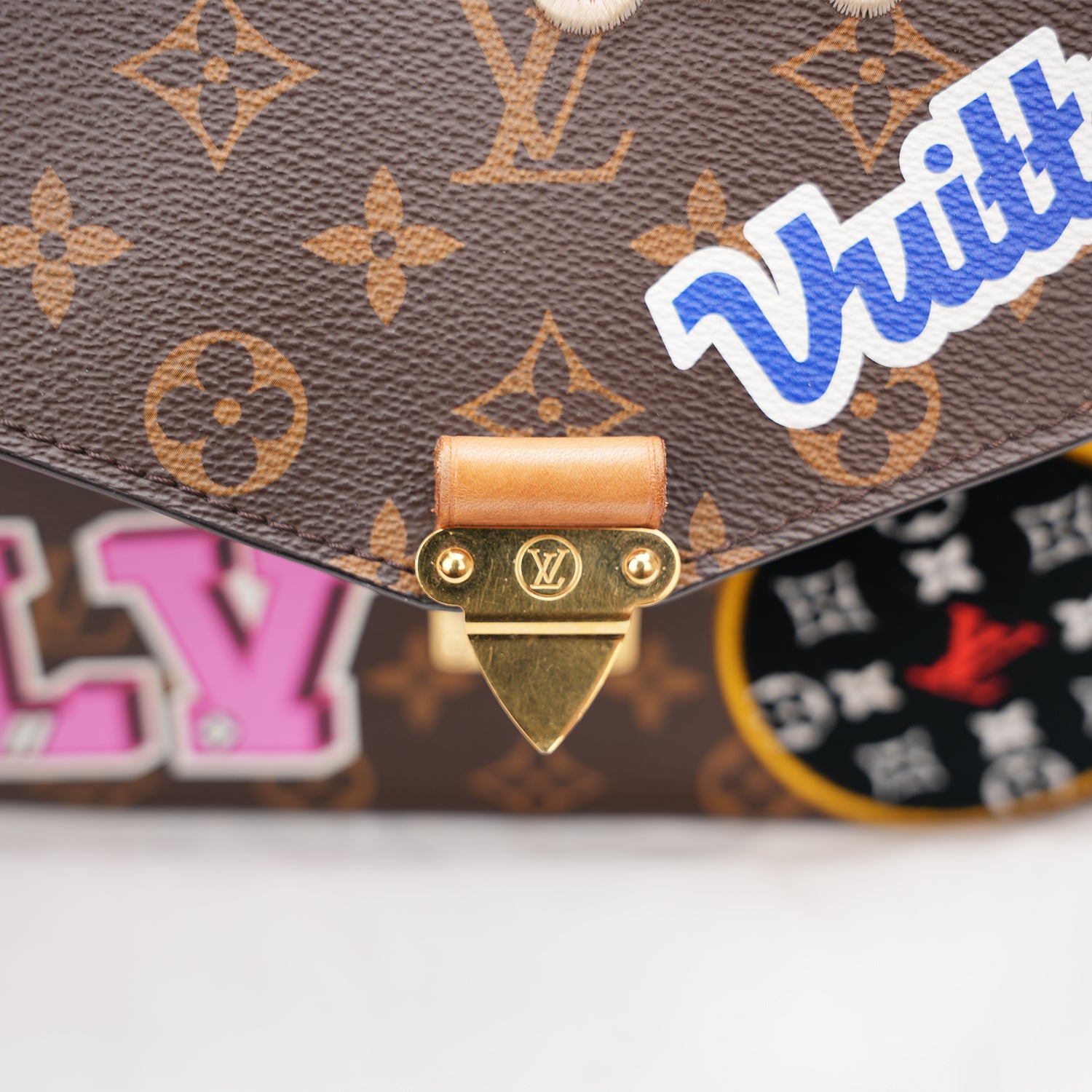 Louis Vuitton Metis Pochette Monogram Limited Edition con Patch Multicolor