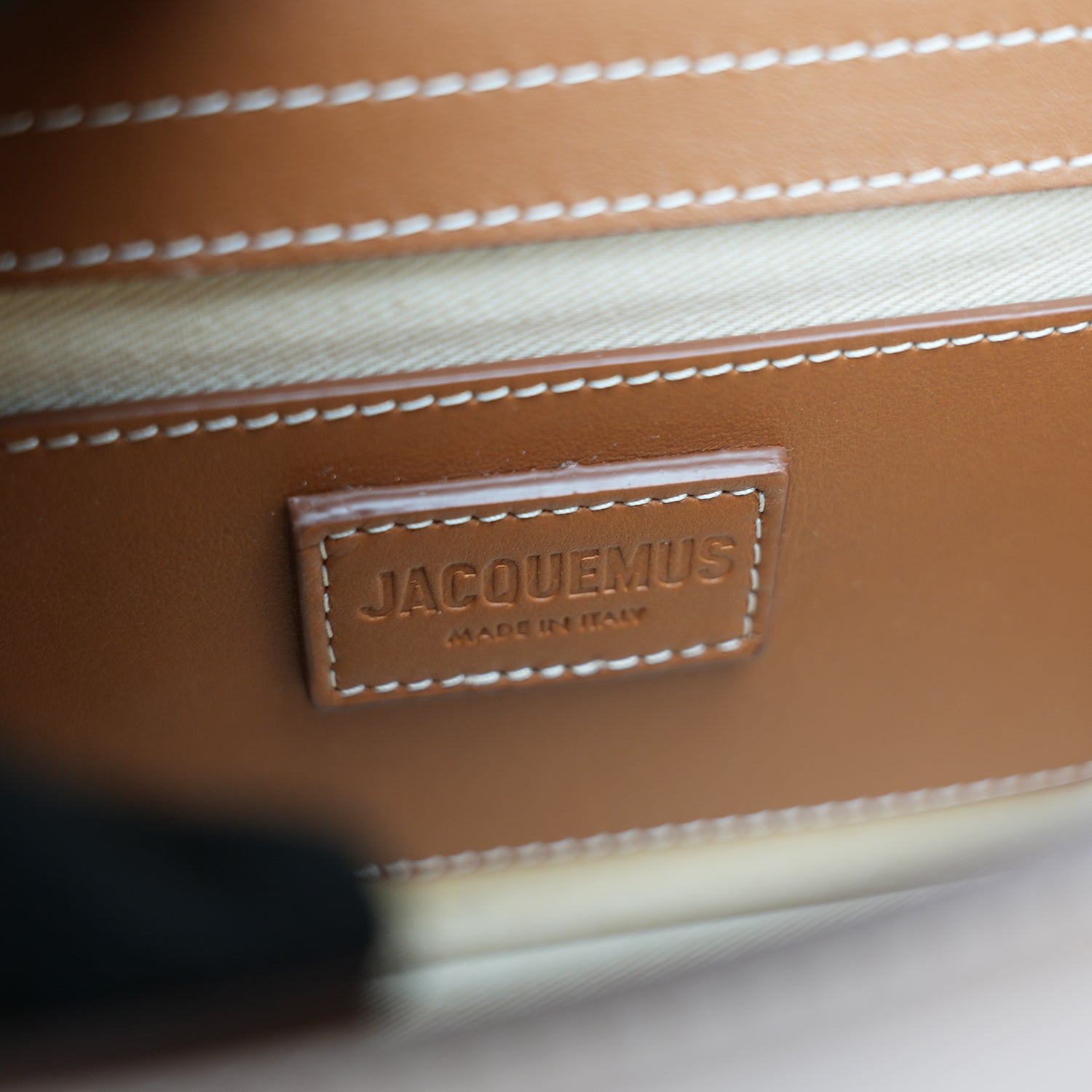 Jacquemus Le Bambino Borsa a Mano in Pelle Marrone con Logo Oro
