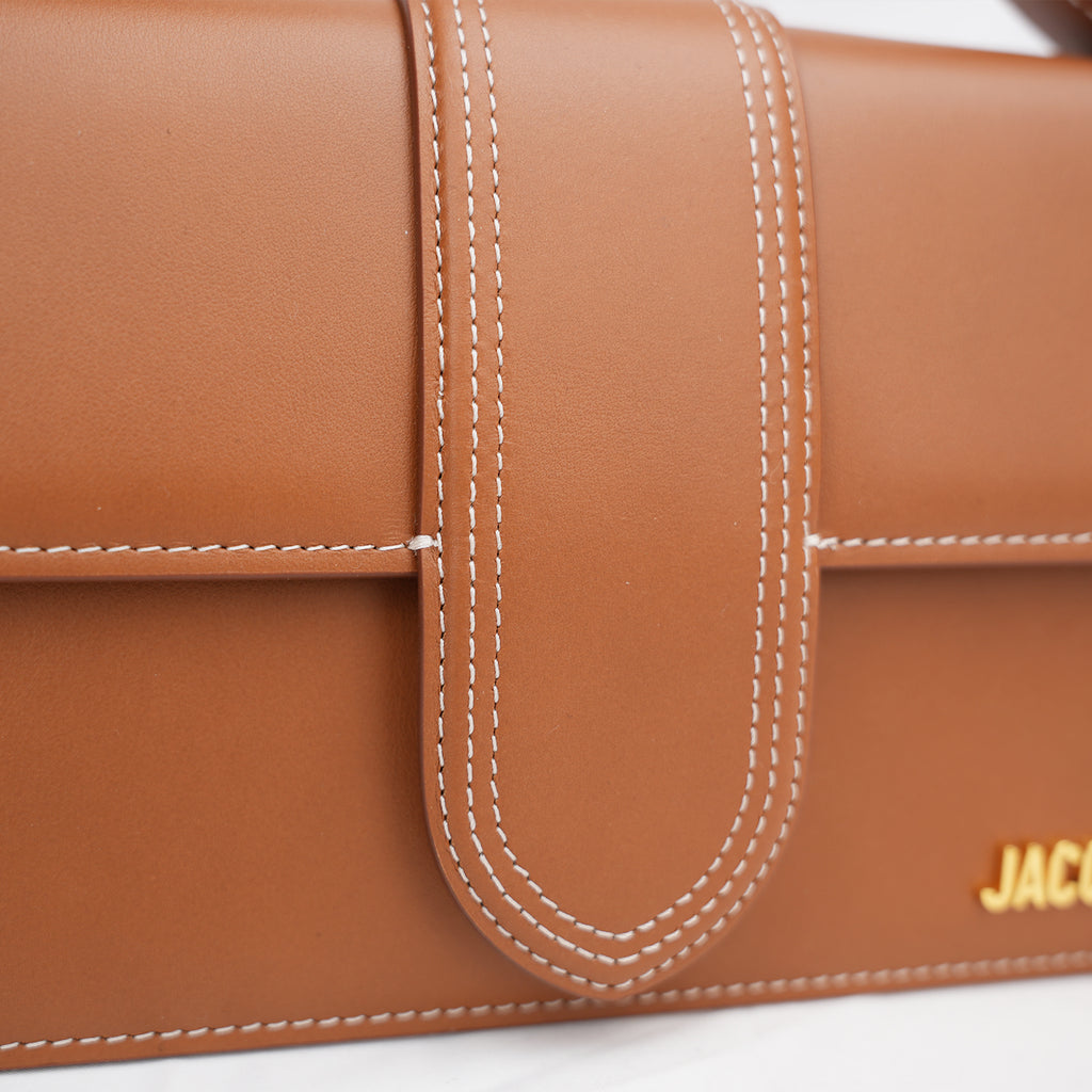 Jacquemus Le Bambino Borsa a Mano in Pelle Marrone con Logo Oro