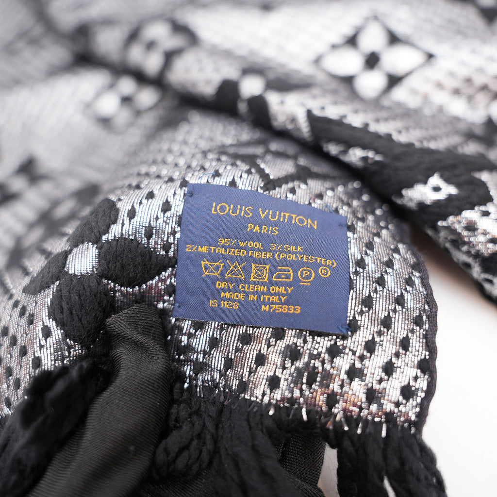 Louis Vuitton Sciarpa Mania Shine Nera e Argento in Lana e Seta con Motivo Monogram