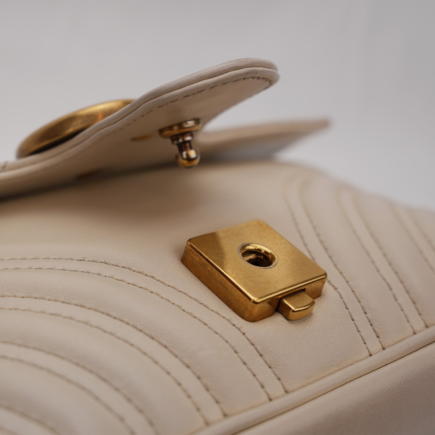 Gucci GG Marmont model 22 White 