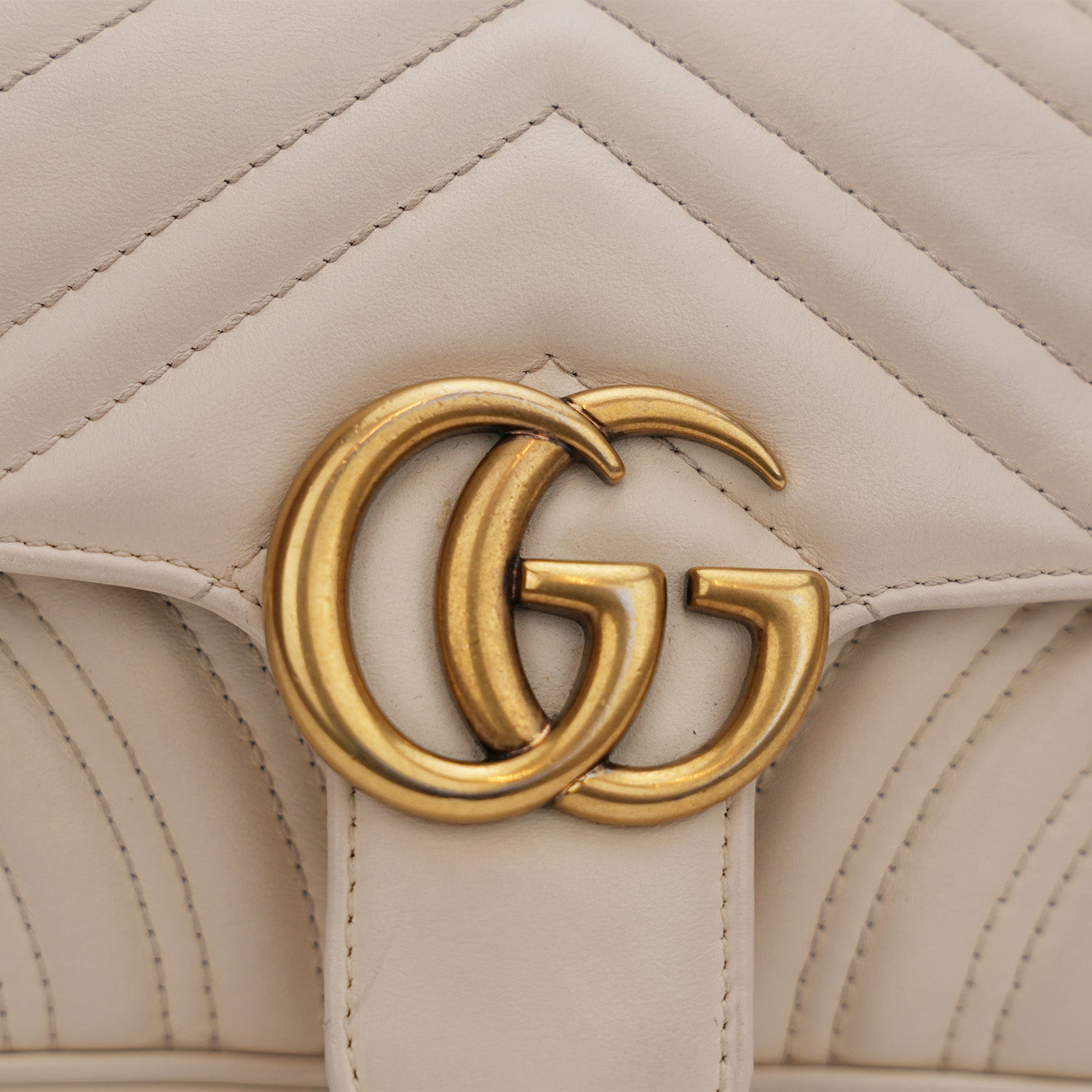 Gucci GG Marmont model 22 White 