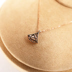 Bvlgari Divas’ Dream Collana in Oro Rosa 18 kt con Madreperla Bianca e Diamante