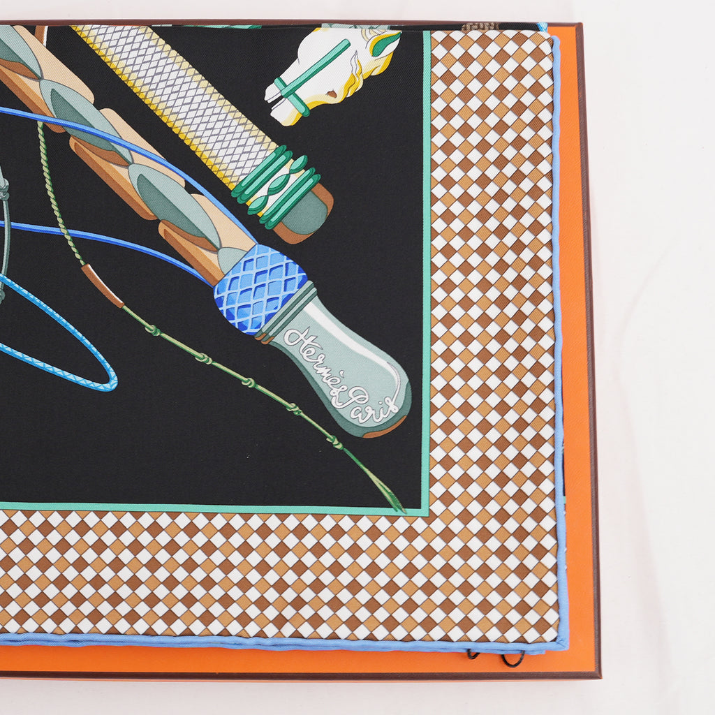 Hermès Fouets et Badines Foulard Carré 90 in Seta Nera Multicolore con Motivi Equestri e Bordi Geometrici