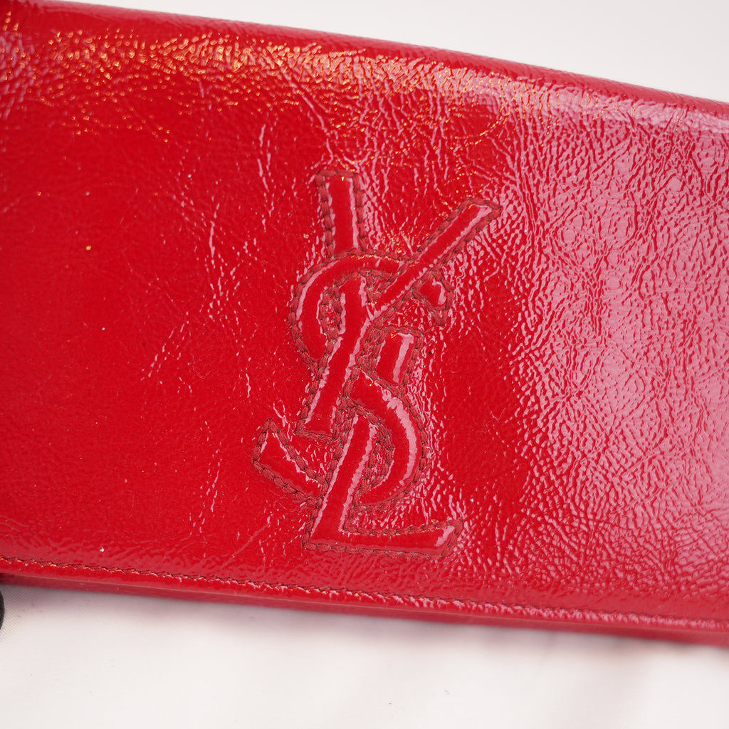 Saint Laurent Belle de Jour Pochette in Pelle Verniciata Rossa con Logo YSL Impresso