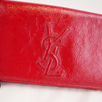 Saint Laurent Belle de Jour Pochette in Pelle Verniciata Rossa con Logo YSL Impresso