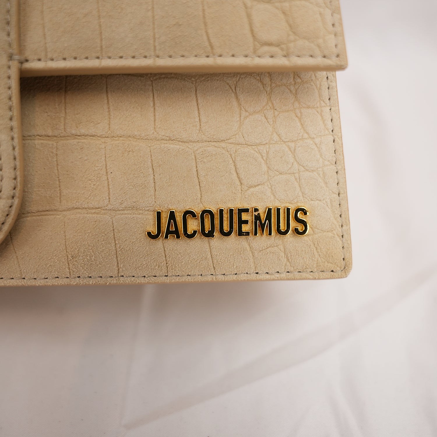 Jacquemus Borsa a Mano in Camoscio Beige Effetto Coccodrillo