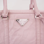 Prada Bauletto Piccolo in Pelle Rosa Cipria con Logo Triangolare e Dettagli Argentati – Dust Bag Inclusa