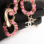 Chanel Bracciale Vintage del 2018 in Metallo con Catena Intrecciata in Pelle Rosa e Logo CC