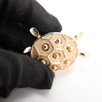 Dior Spilla Tartaruga in Lega Metallica Dorata – Broche Gioiello Vintage