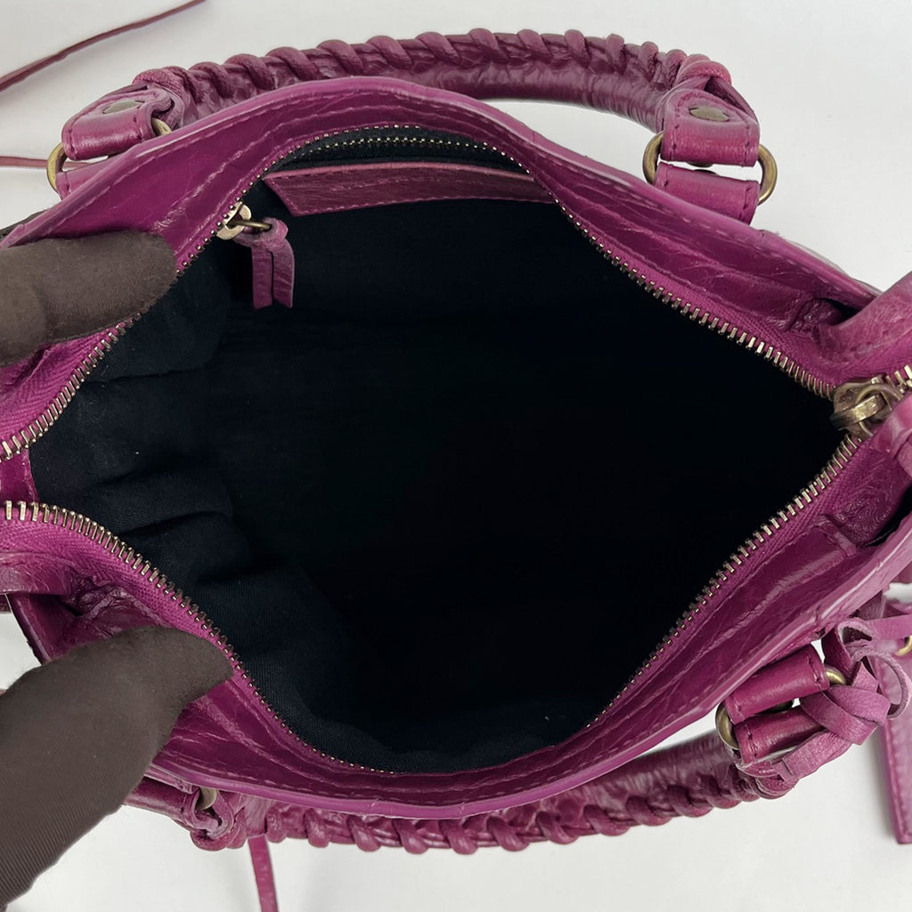 Borsa Balenciaga Classic City Mini Fucsia in Pelle Traforata con Specchietto