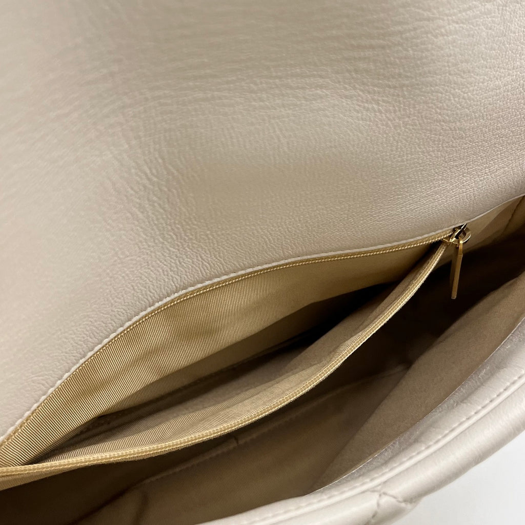 Chanel 19 Medium – Borsa a Spalla in Pelle di Agnello Trapuntata Bianca