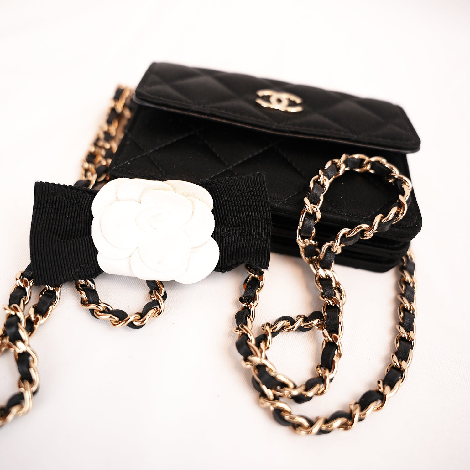 Chanel Mini WOC Borsa a Tracolla Nera in Pelle di Agnello Matelassé con Logo CC Dorato