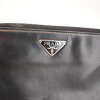 Prada Portafoglio Zip Around in Pelle Nera con Logo Triangolare