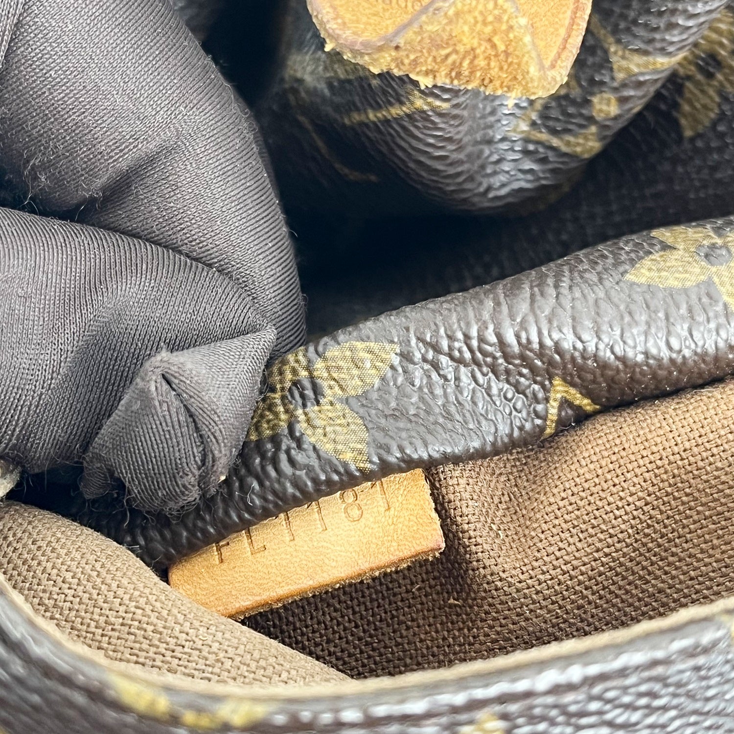 Louis Vuitton Totally MM Monogram Canvas Tote Capiente con Tasche Laterali