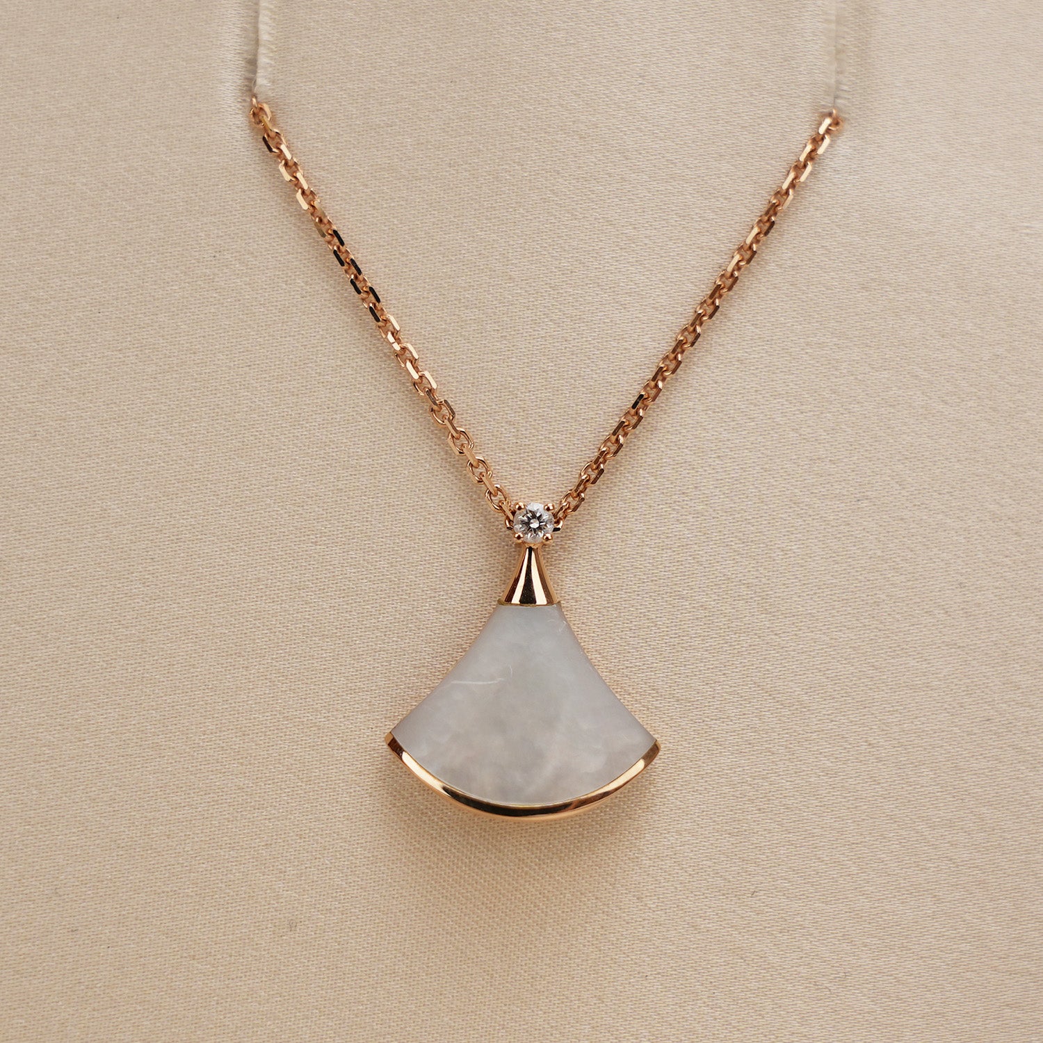 BVLGARI Collana ventaglio oro 18K madreperla – full set