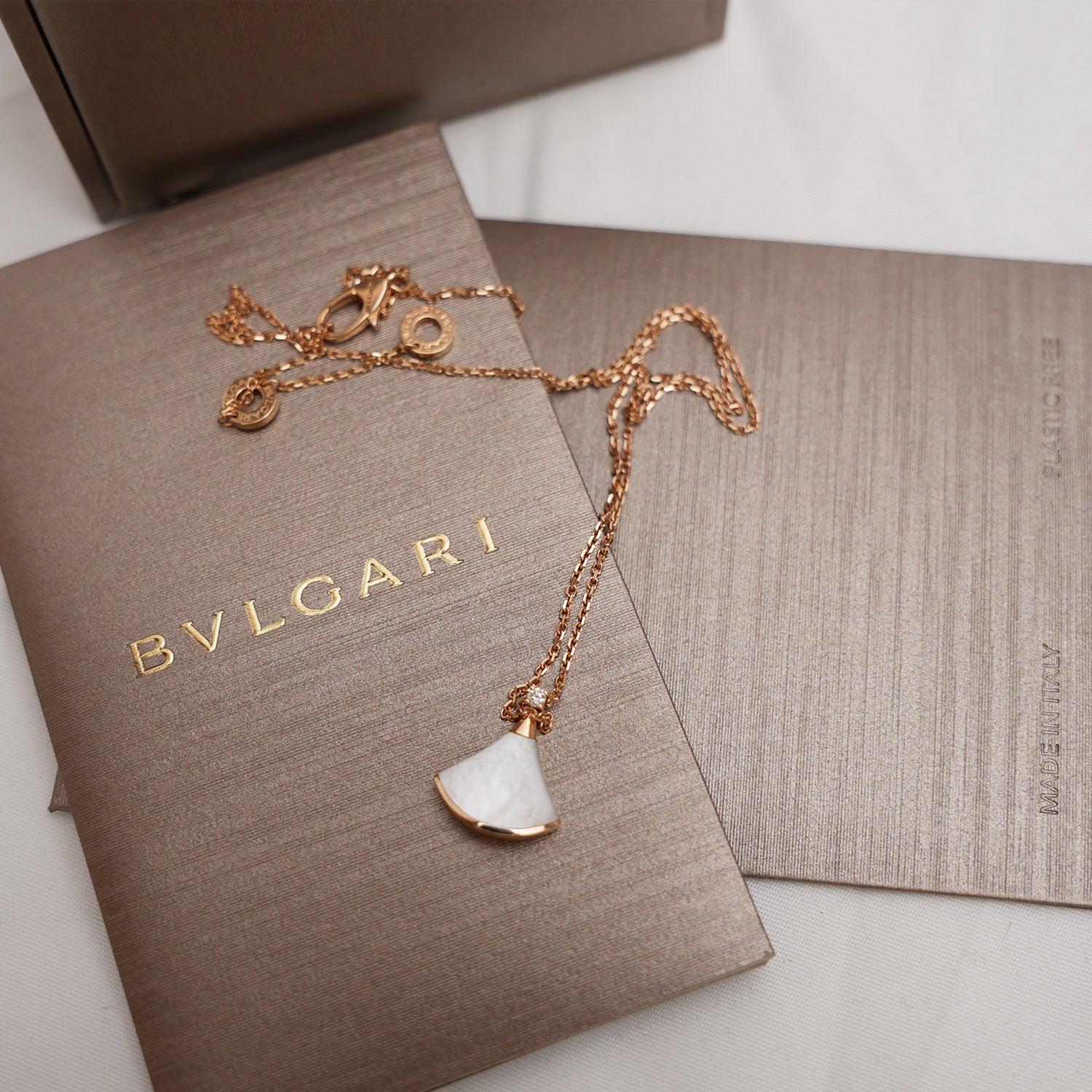BVLGARI Collana ventaglio oro 18K madreperla – full set