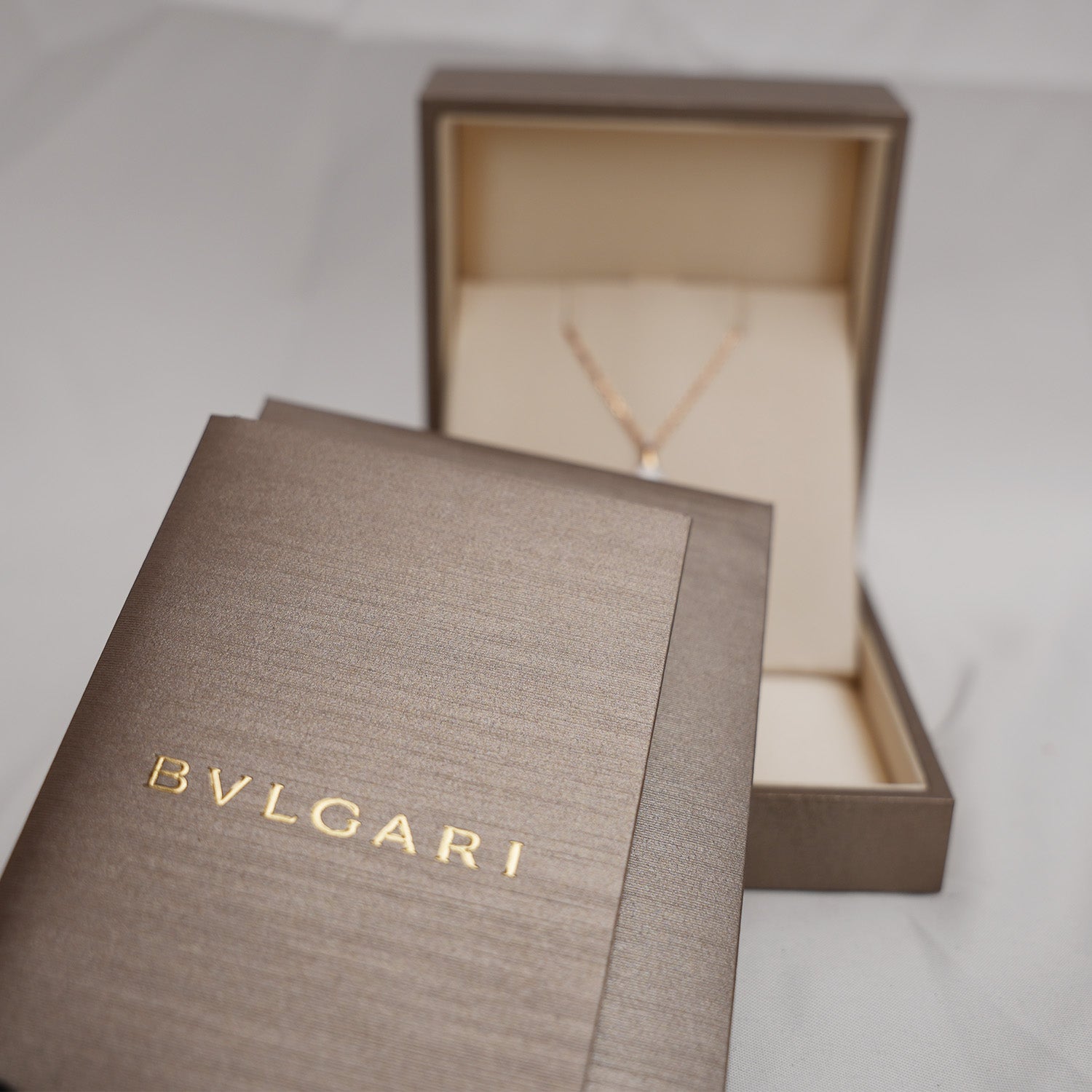 BVLGARI Collana ventaglio oro 18K madreperla – full set