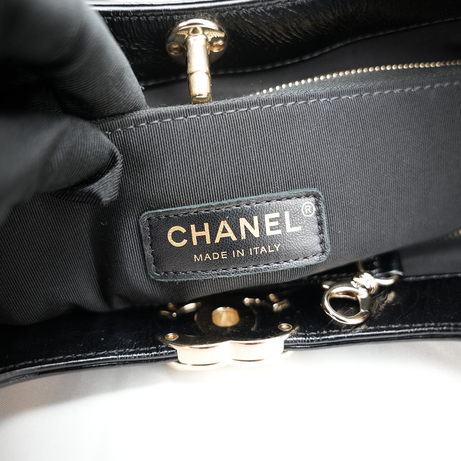 Chanel 31 in tela trapuntata floreale e pelle nera