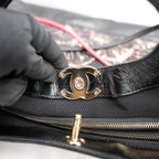 Chanel 31 in tela trapuntata floreale e pelle nera