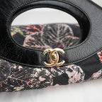 Chanel 31 in tela trapuntata floreale e pelle nera