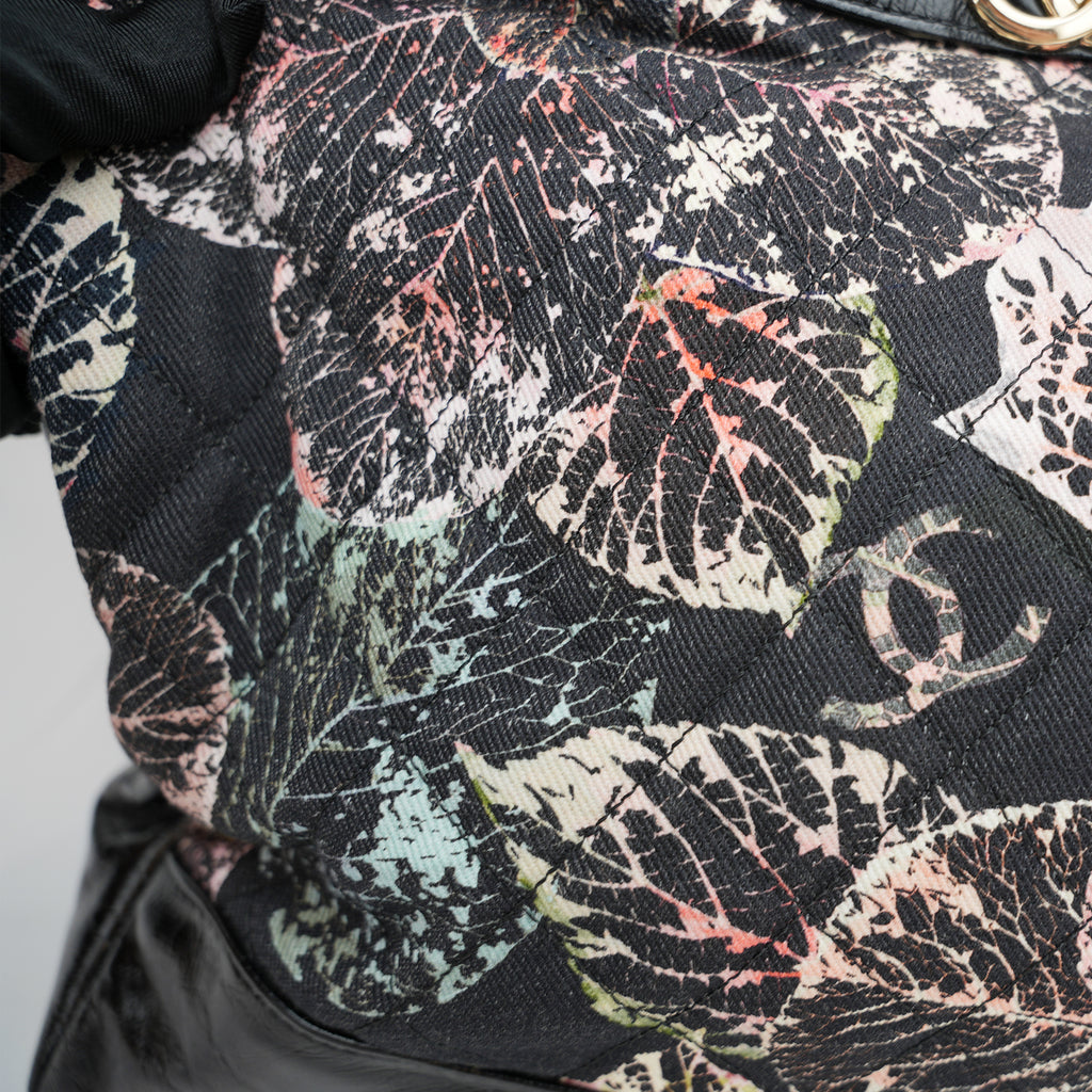 Chanel 31 in tela trapuntata floreale e pelle nera