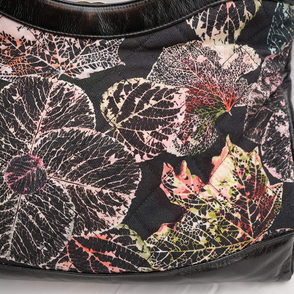 Chanel 31 in tela trapuntata floreale e pelle nera