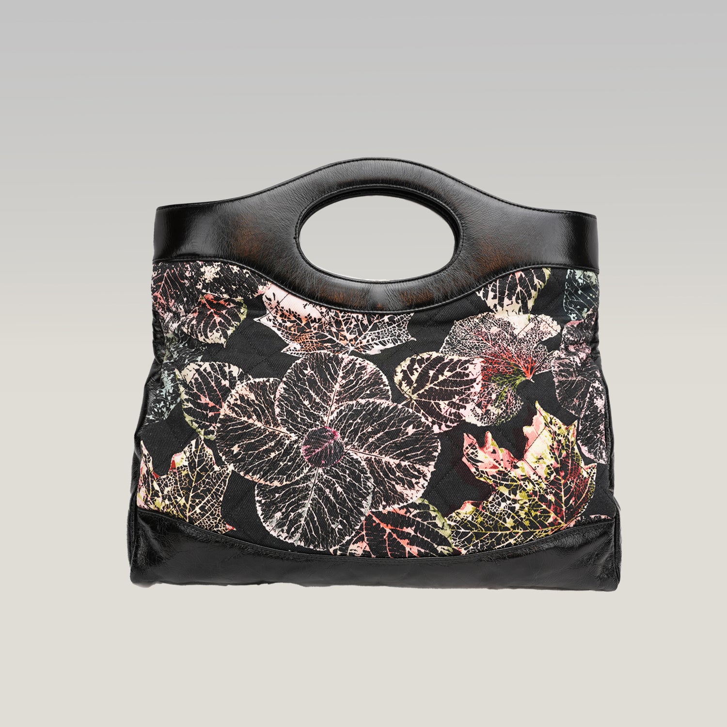 Chanel 31 in tela trapuntata floreale e pelle nera