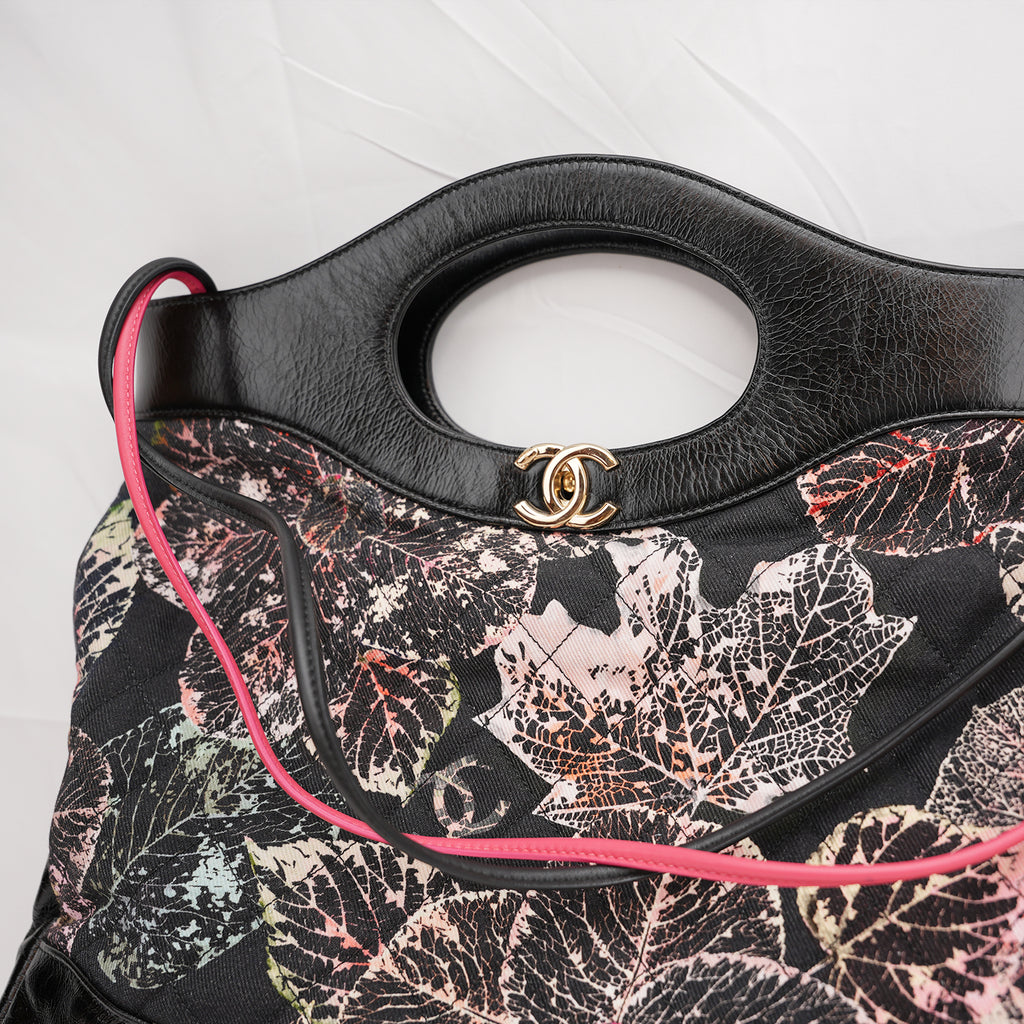 Chanel 31 in tela trapuntata floreale e pelle nera