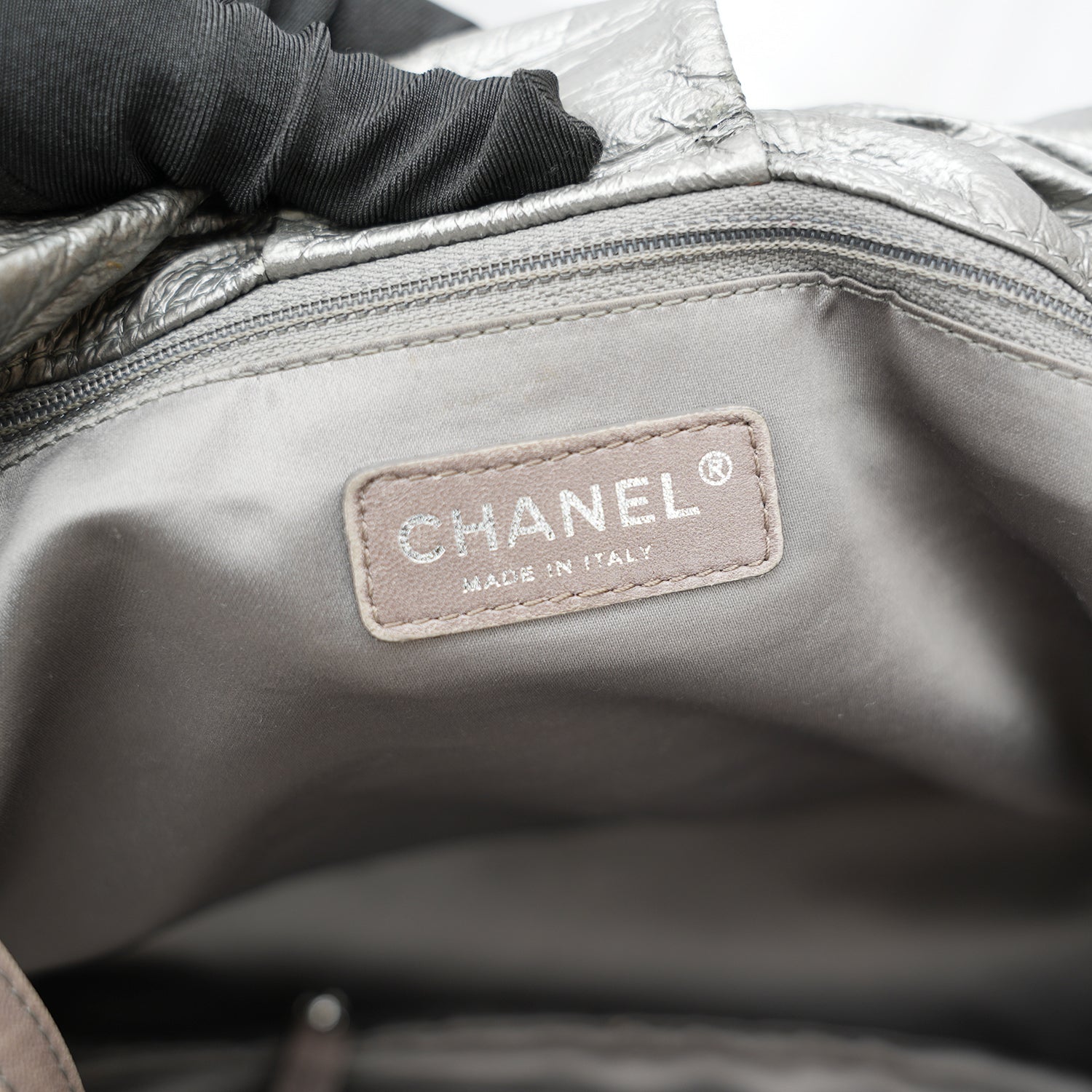 Chanel borsa vintage in pelle trapuntata argento con logo CC