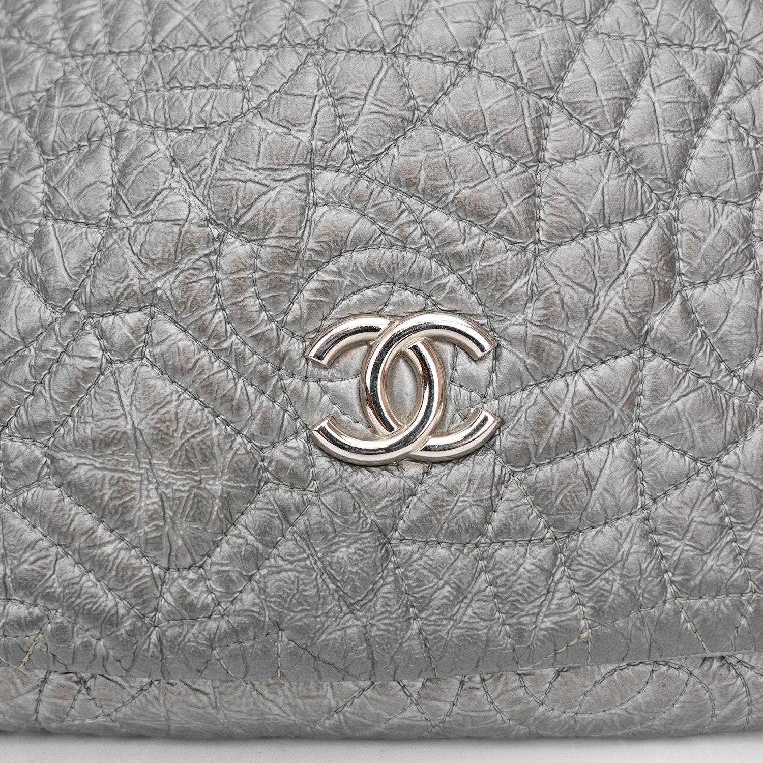 Chanel borsa vintage in pelle trapuntata argento con logo CC