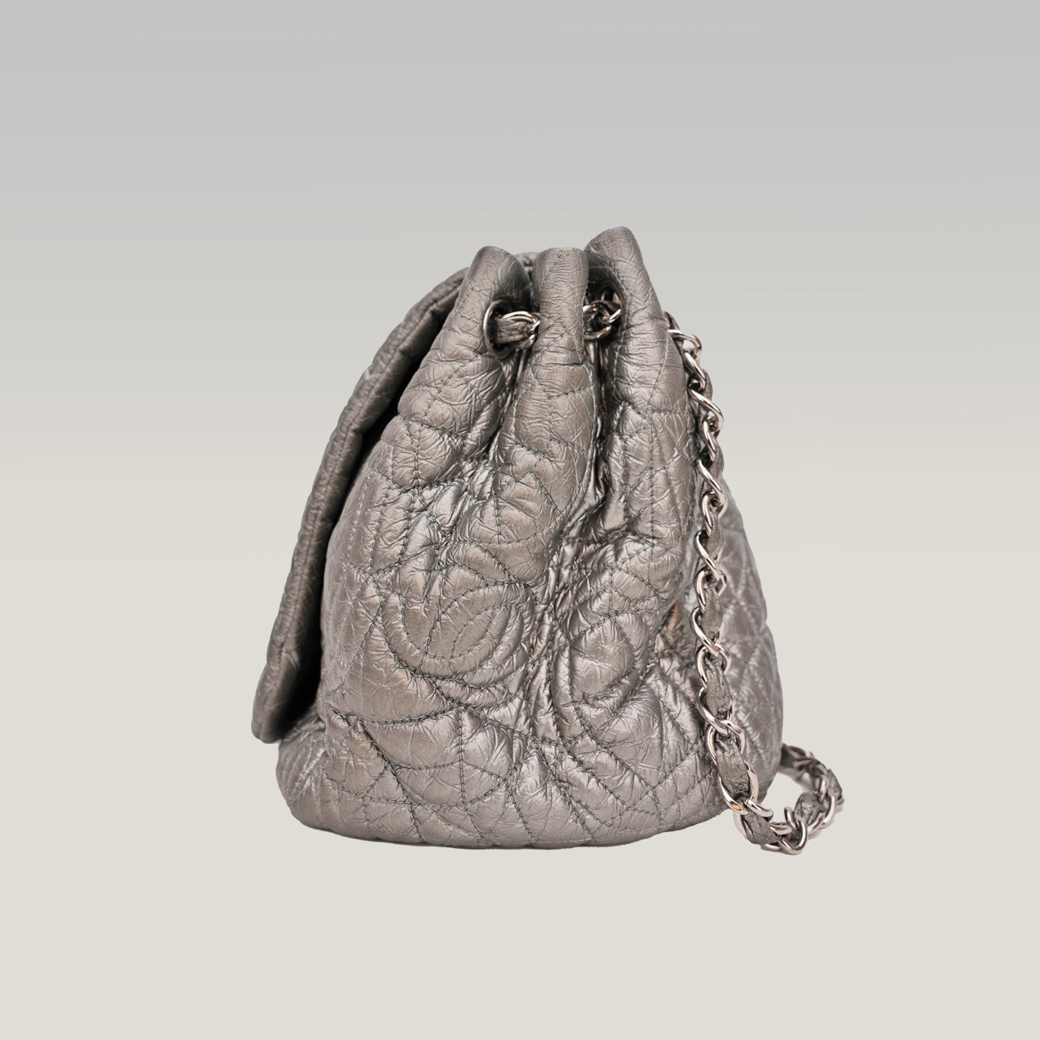 Chanel borsa vintage in pelle trapuntata argento con logo CC