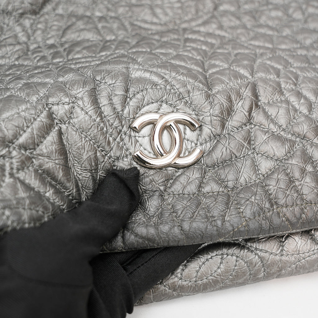Chanel borsa vintage in pelle trapuntata argento con logo CC