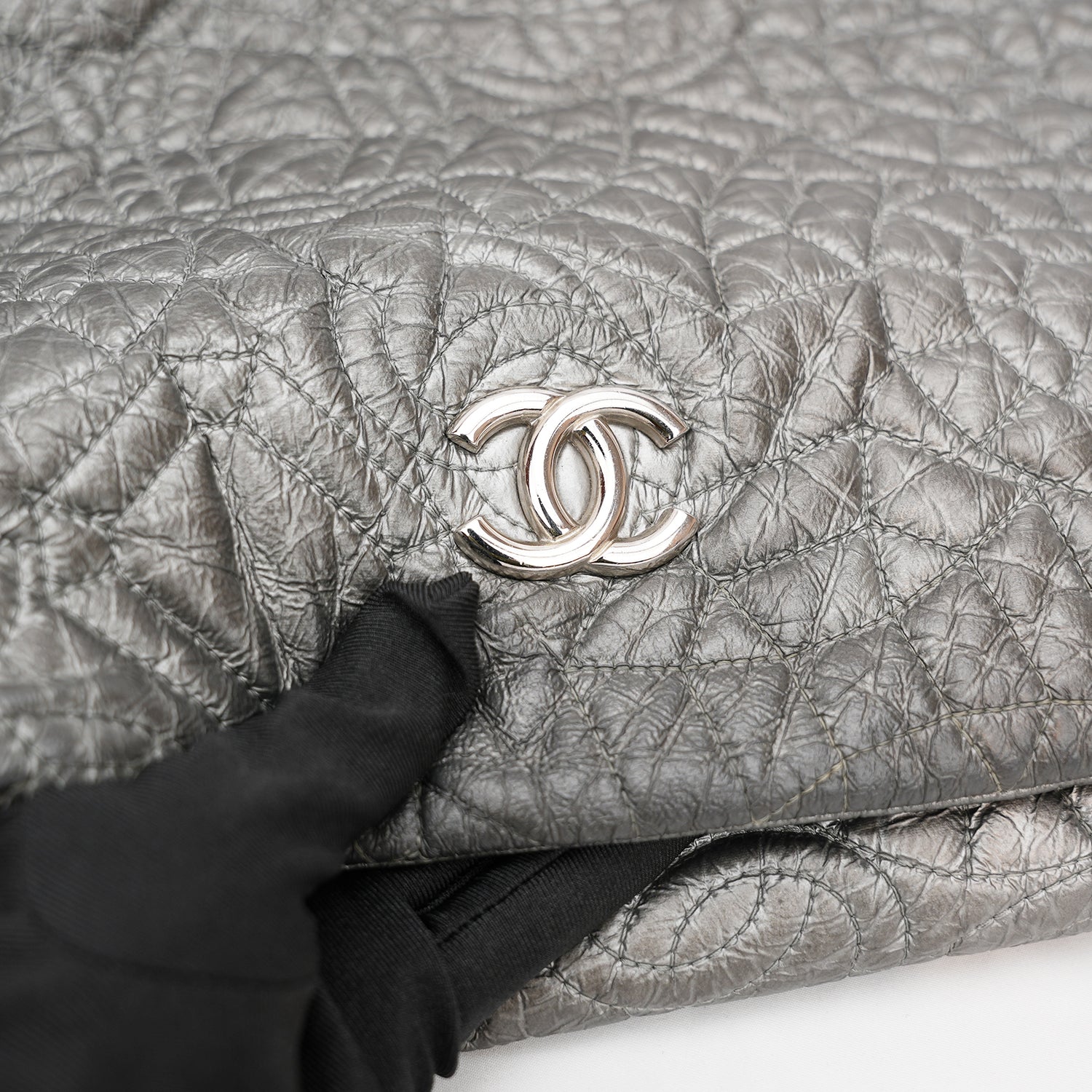 Chanel borsa vintage in pelle trapuntata argento con logo CC