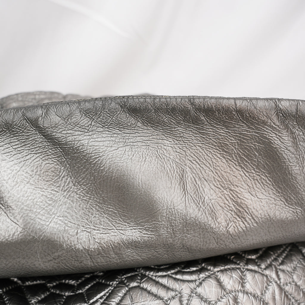Chanel borsa vintage in pelle trapuntata argento con logo CC