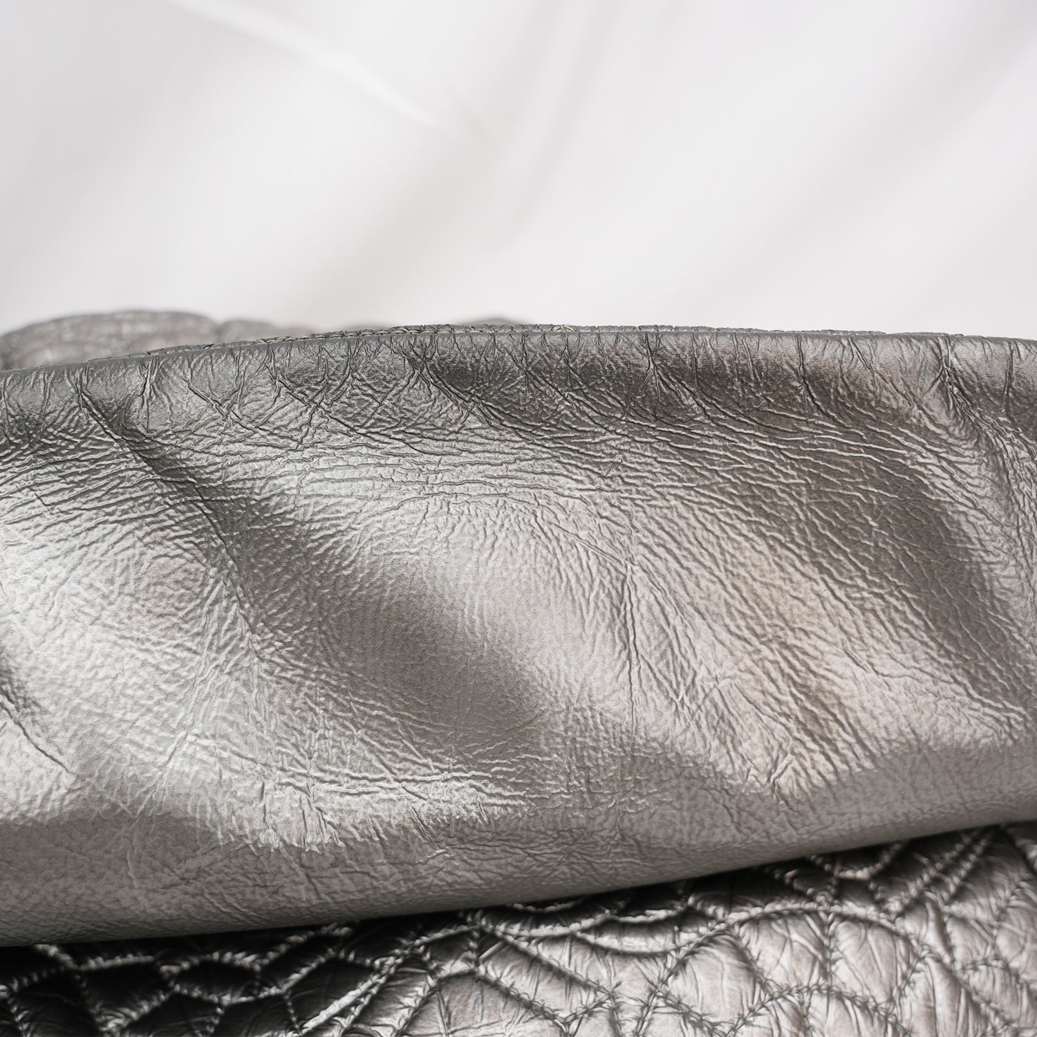 Chanel borsa vintage in pelle trapuntata argento con logo CC