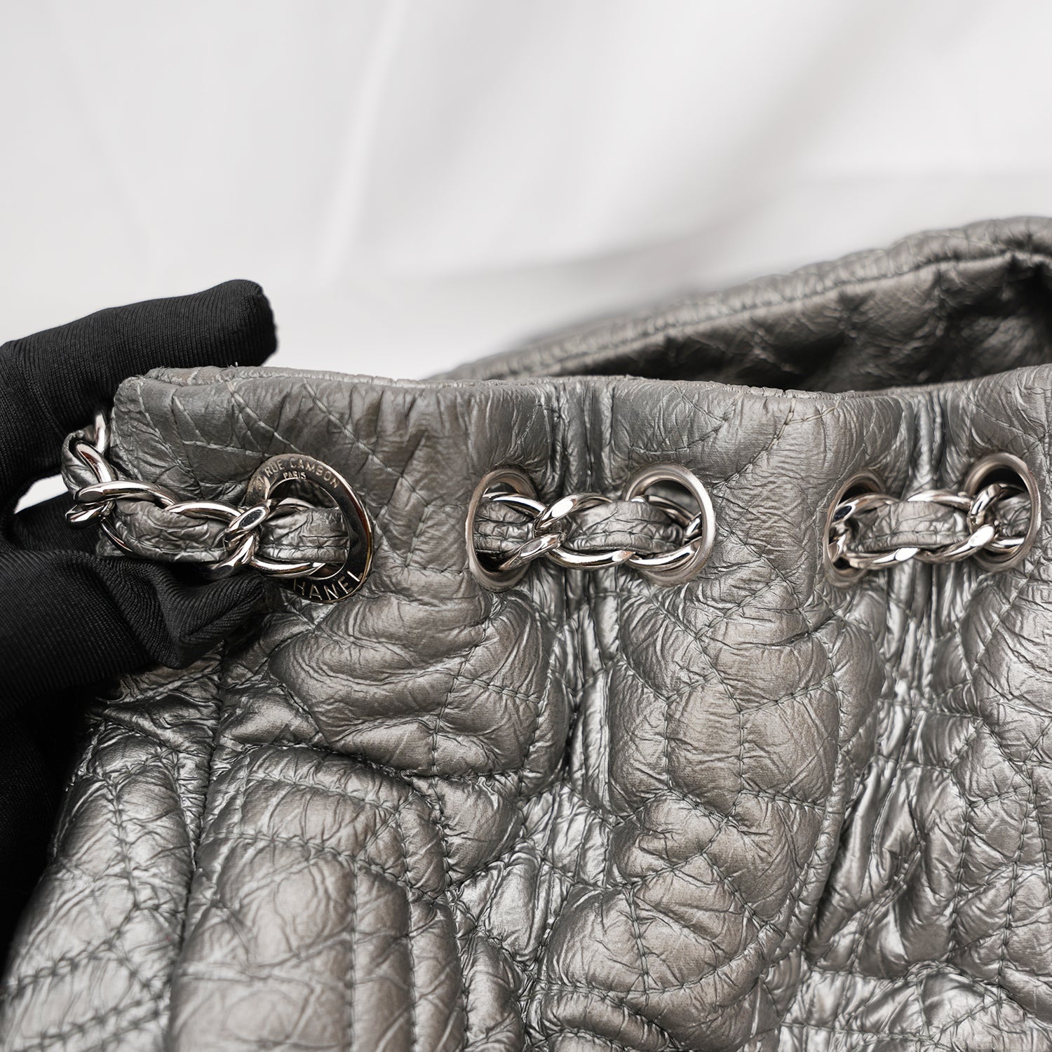 Chanel borsa vintage in pelle trapuntata argento con logo CC