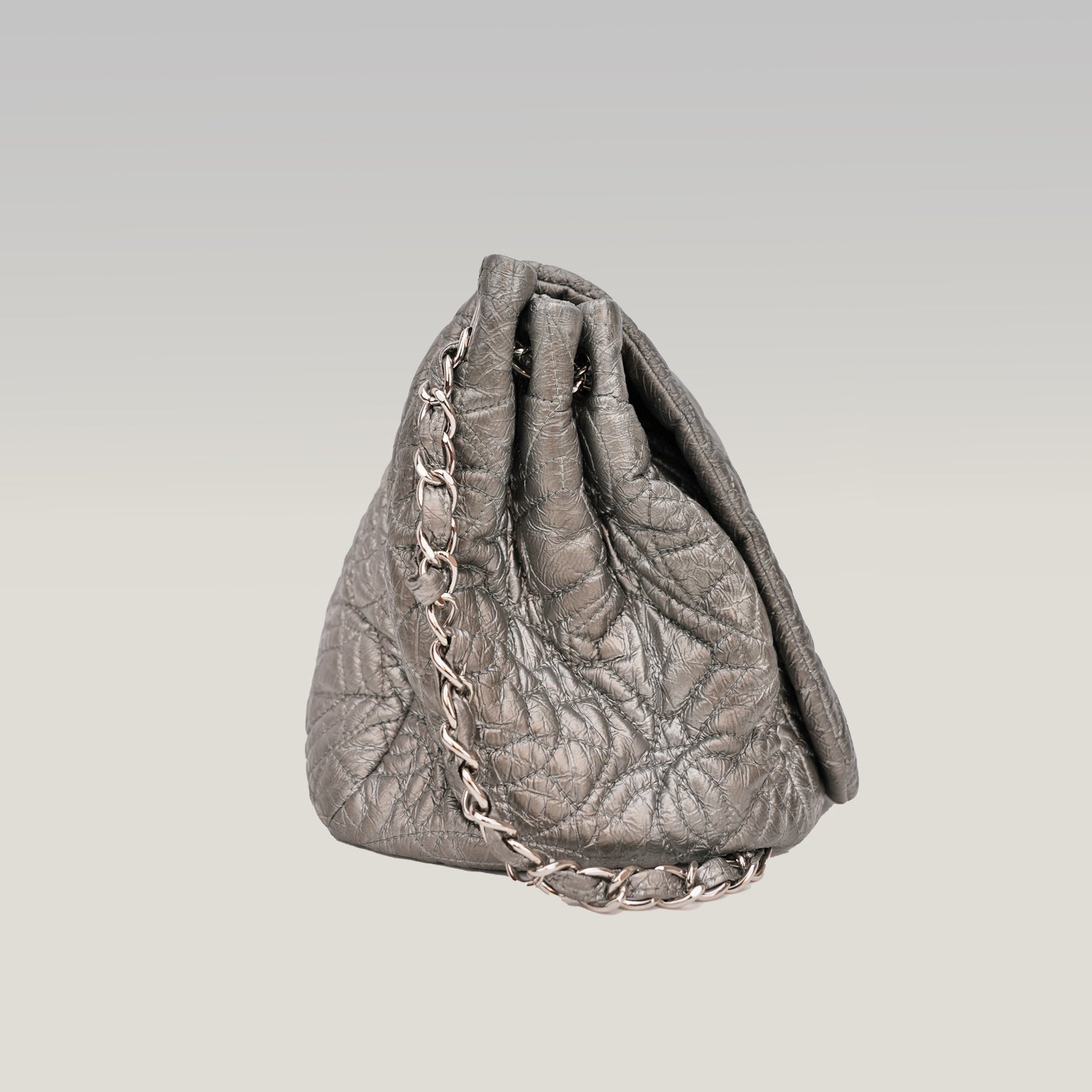 Chanel borsa vintage in pelle trapuntata argento con logo CC