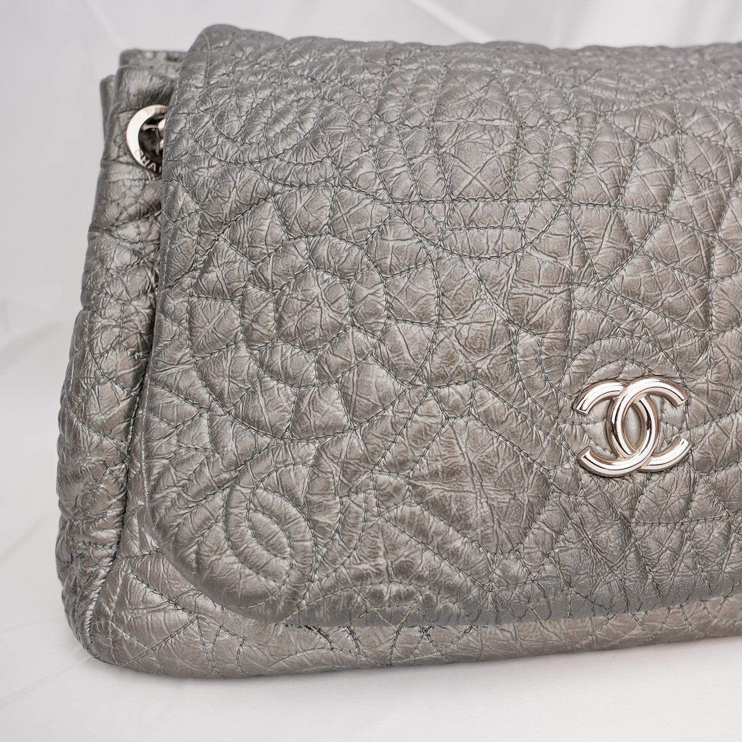 Chanel borsa vintage in pelle trapuntata argento con logo CC