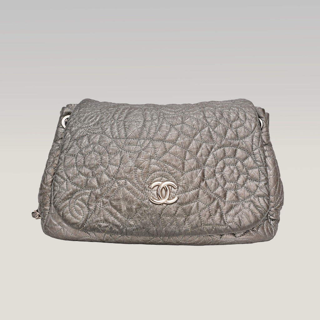 Chanel borsa vintage in pelle trapuntata argento con logo CC