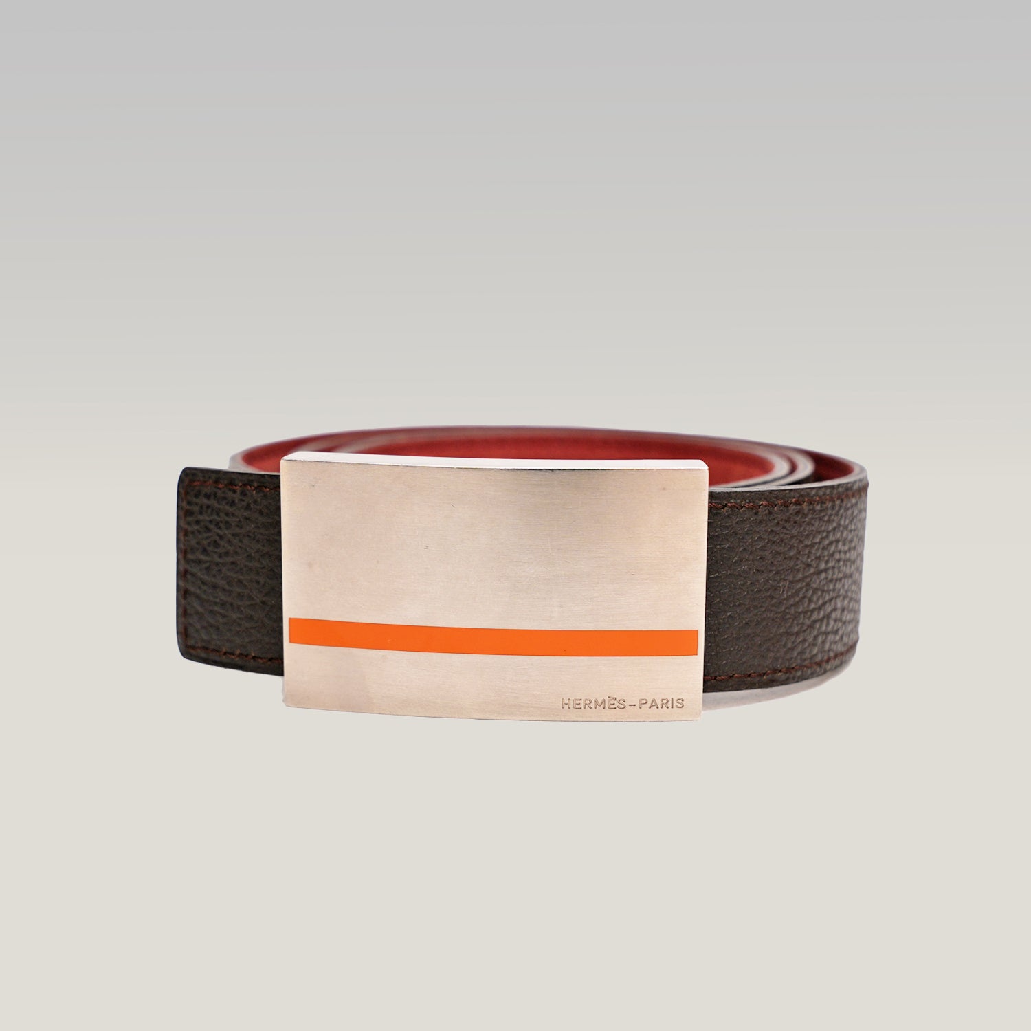 Hermès Cintura in Pelle Marrone con Fibbia in Metallo Argento e Dettaglio Arancione
