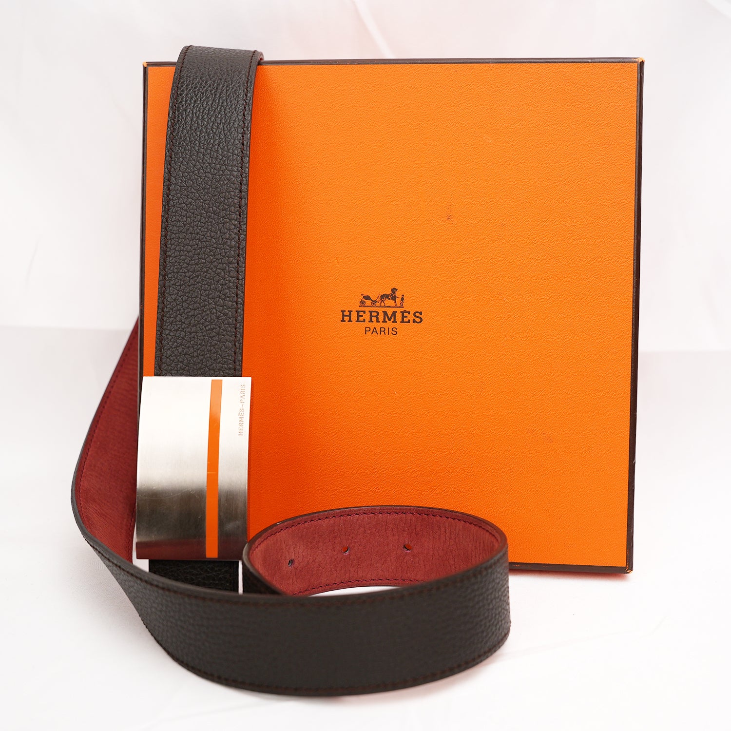 Hermès Cintura in Pelle Marrone con Fibbia in Metallo Argento e Dettaglio Arancione