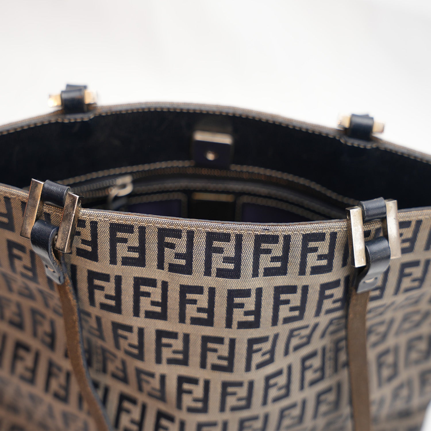 Fendi FF – borsa a mano in tela monogram con hardware argento