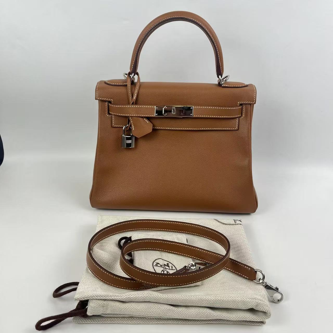 Hermès Constance 19 in pelle Epsom color Gold con ferramenta dorata