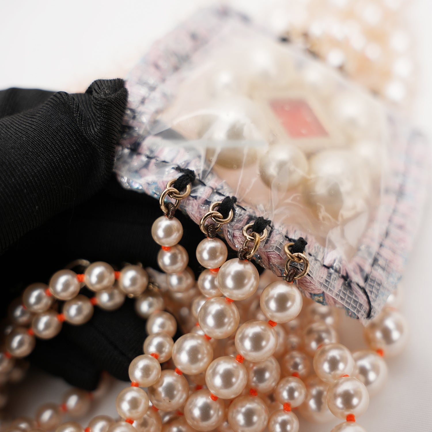 Chanel Collana Multigiro di Perle con Charm Tweed e Dettagli Arancioni