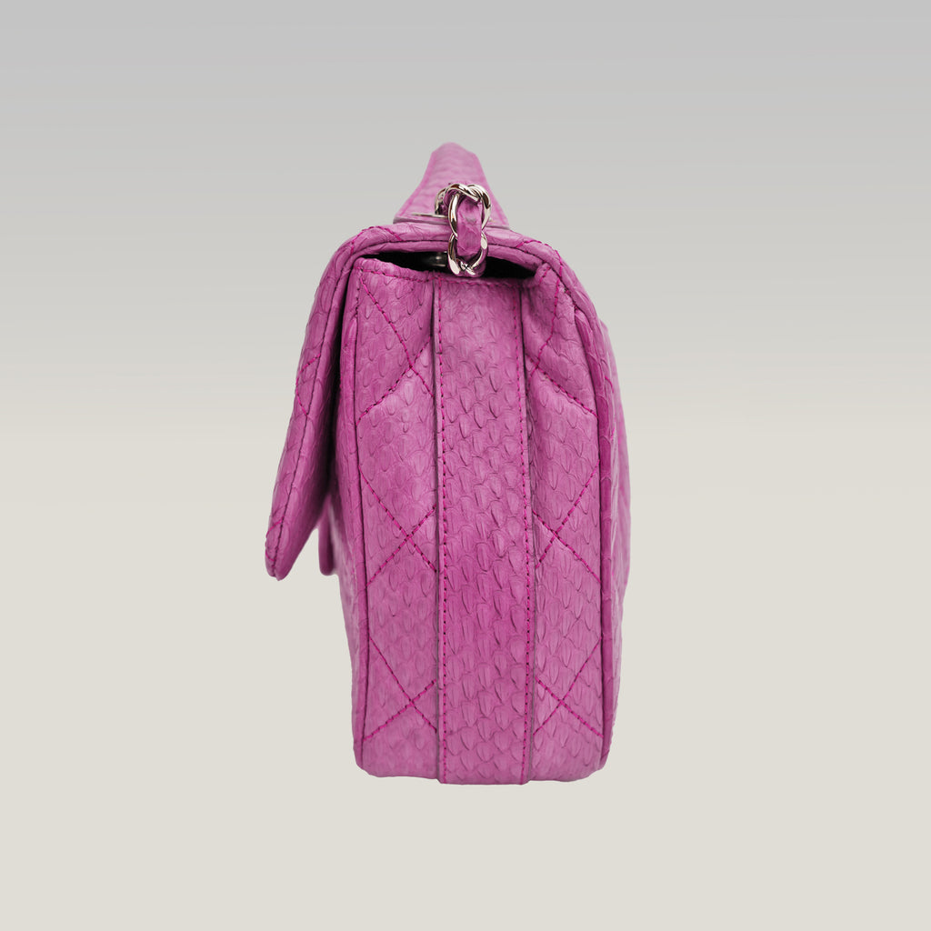 CHANEL Classic Flap Easy Carry Media in Pitone Viola Matelassé