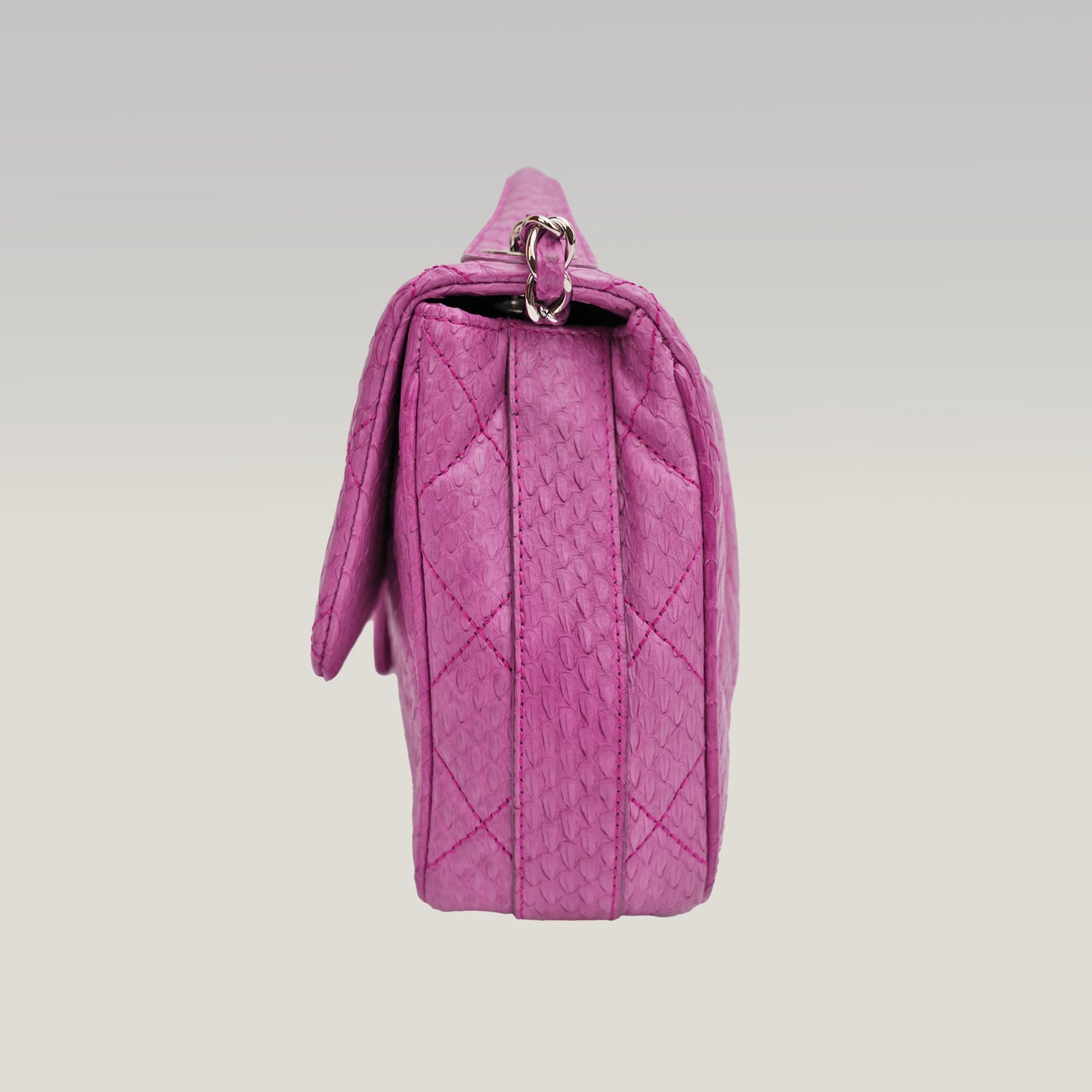 CHANEL Classic Flap Easy Carry Media in Pitone Viola Matelassé