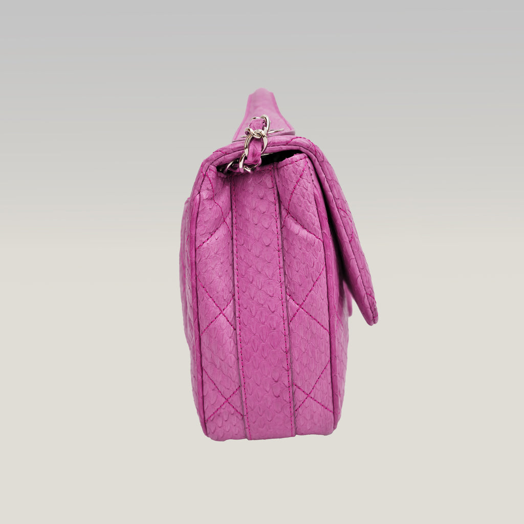 CHANEL Classic Flap Easy Carry Media in Pitone Viola Matelassé