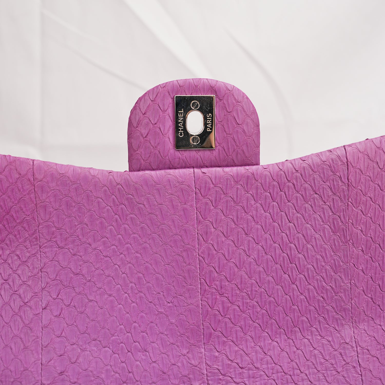 CHANEL Classic Flap Easy Carry Media in Pitone Viola Matelassé