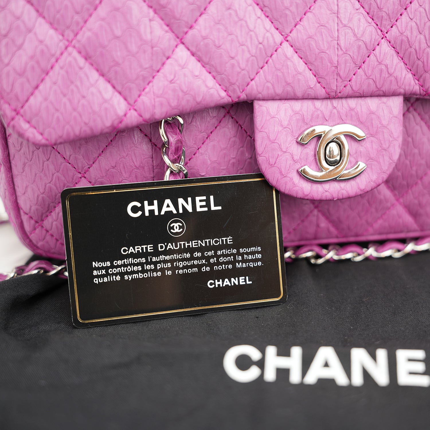 CHANEL Classic Flap Easy Carry Media in Pitone Viola Matelassé